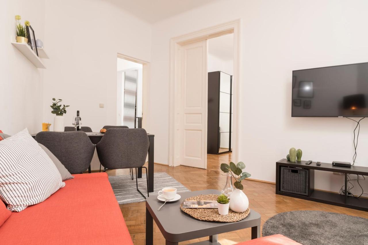 City Apartment *