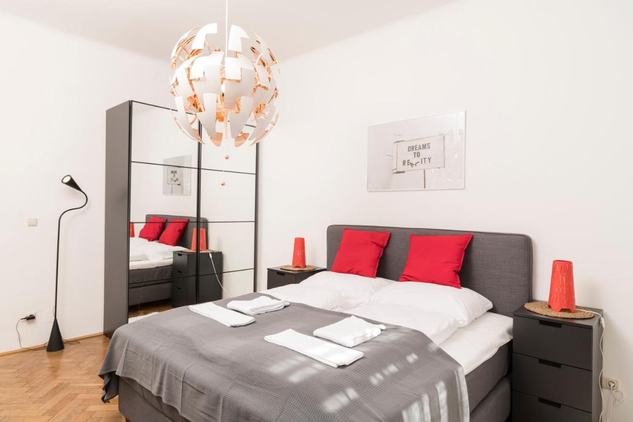 City Apartment *